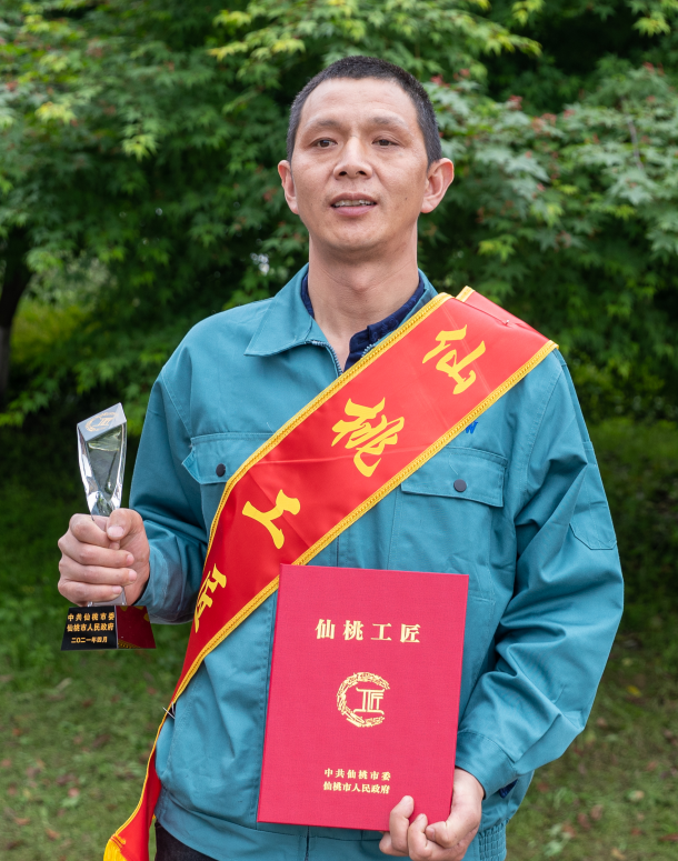 叉车托举“匠心”梦 ——冯兵