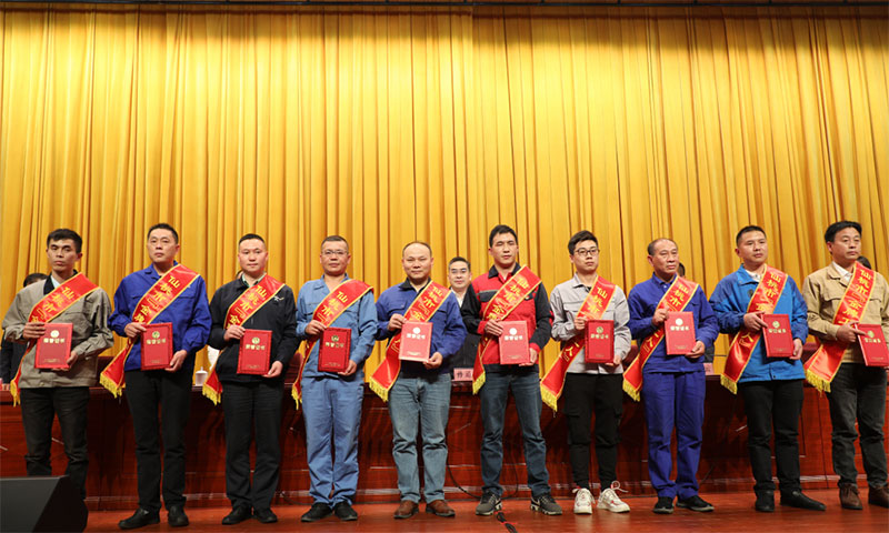 光荣!仙桃首届“金牌工人”获得表扬