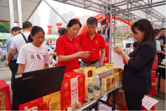 仙桃市举办爱心消费农副产品赶集会暨电商直播带货技能竞赛