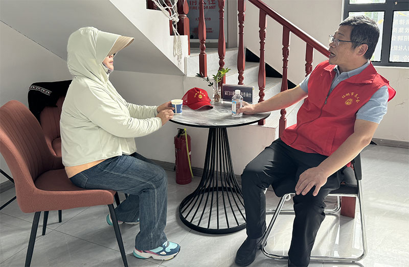 从“办公桌”到“驿站岗”——市总工会开展“逢四说事，驿站有约”活动