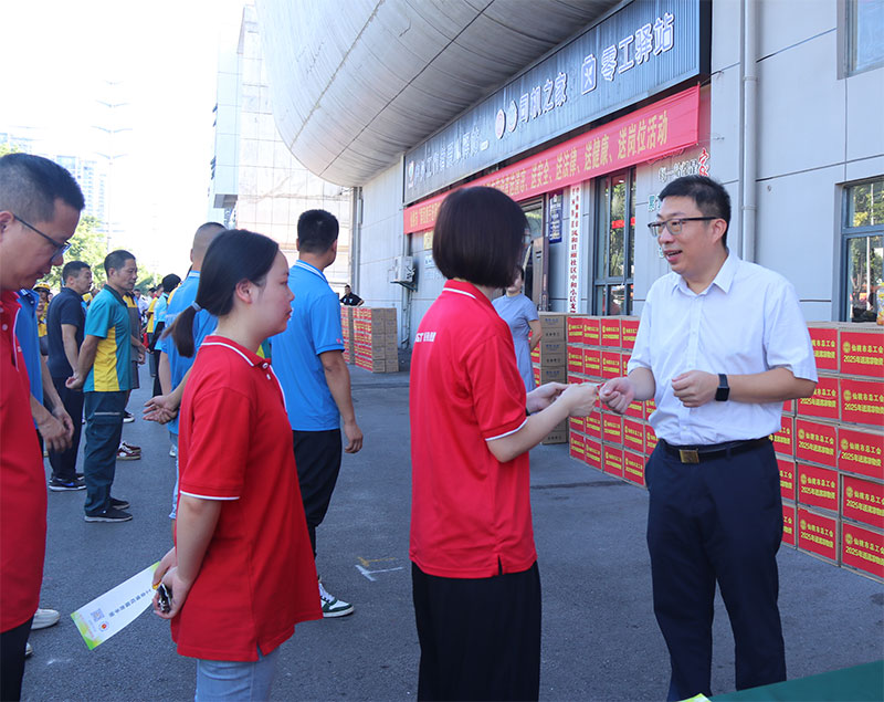 炎炎夏日送清凉，关爱暖“新”在行动！