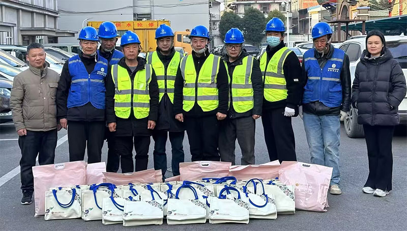 寒冬送暖！市总工会为户外一线职工送上 “互助关爱包”