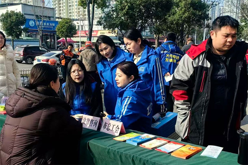 冬日暖阳 群团携手 | 市总工会开展送温暖活动